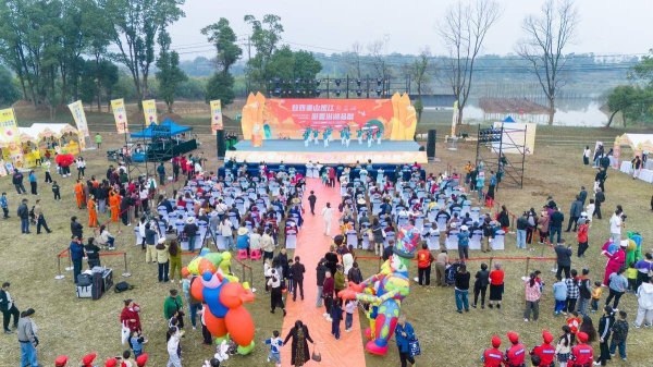 优股配资 千年诗韵邂逅生态蟹宴 西塞山区第五届夏浴湖螃蟹集开幕